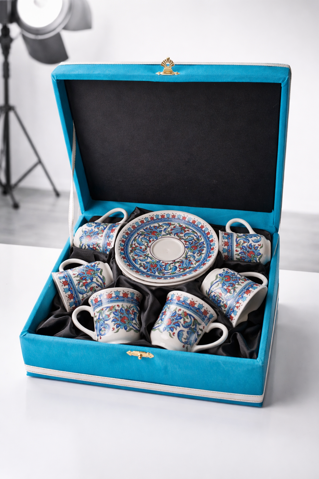 Modern Çizgili Kadife Kutulu Porselen Topkapı Fincan Seti – 6 Kişilik