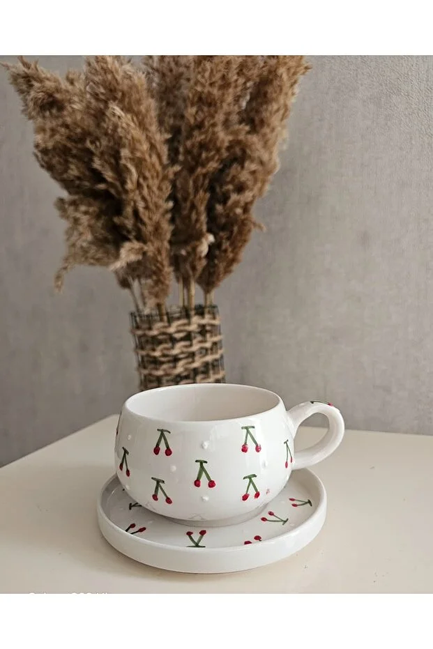 Özel Tasarım Kiraz Desenli Seramik Kupa ve Tabak Takımı – Handmade Mug - Görsel 3