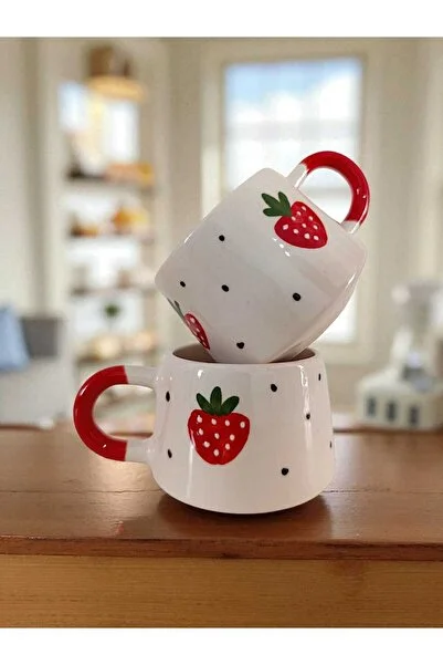 Çilek Desenli El Çizimi 2’li Seramik Kupa Seti – Hediyelik Kahve & Çay Bardak - Görsel 2