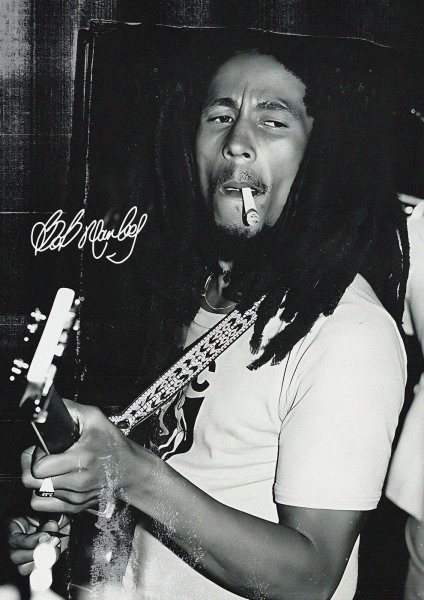 Bob Marley Playing Guitar Müzik Posteri – Duvar Tablosu poster görseli