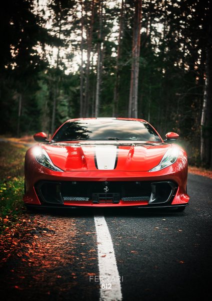 Ferrari 812 Araba Posteri – Duvar Tablosu duvarda gerçek ölçek