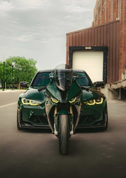Green BMW M4 and BMW S1000RR Araba Posteri – Duvar Tablosu duvarda gerçek ölçek
