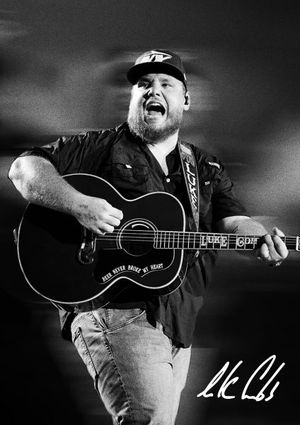 Luke Combs Performing Live Müzik Posteri – Duvar Tablosu duvarda gerçek ölçek